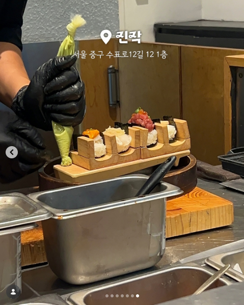 진작 음식과 매장을 소개한 공개 카드